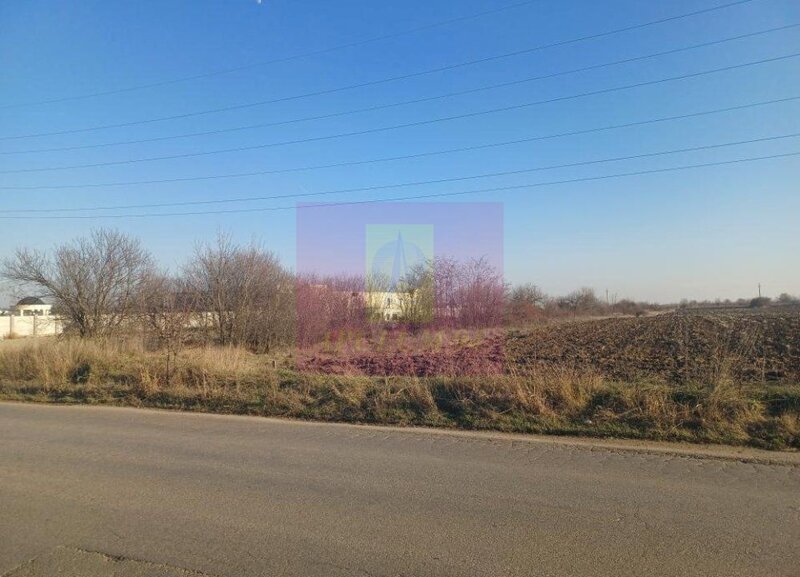 Sabareni, teren intravilan 8800 mp, pe DJ 602, pretabil hale, depozite