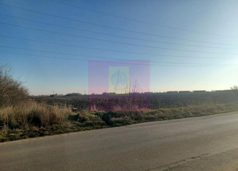 Sabareni, teren intravilan 8800 mp, pe DJ 602, pretabil hale, depozite